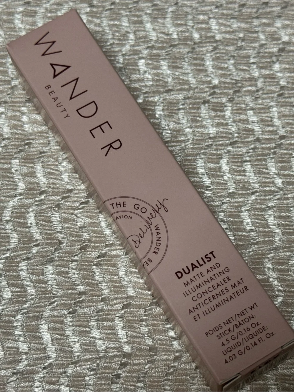 New in box Wander Beauty Dualist Matte and Illuminating Concealer - plus gift -
